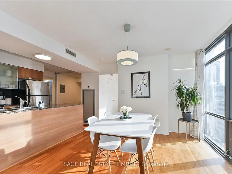 38 Grenville St #902 — Photo 7