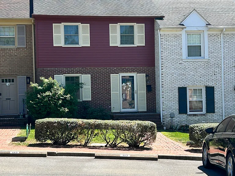 145 Georgetown Grn — Photo 1