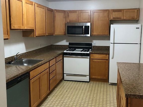 3rd image of 2041 Jackson Ave APT 204