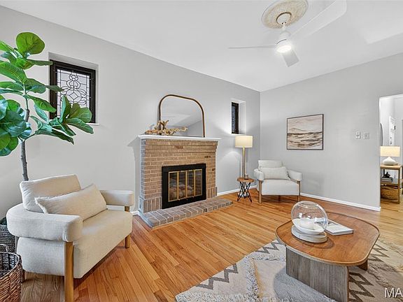 3rd image of 5559 Pershing Ave #1F