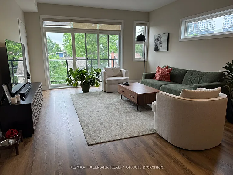 696 Roosevelt Ave #3 — Photo 2