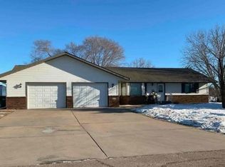 206 Elm Ave NW, Richmond, MN 56368