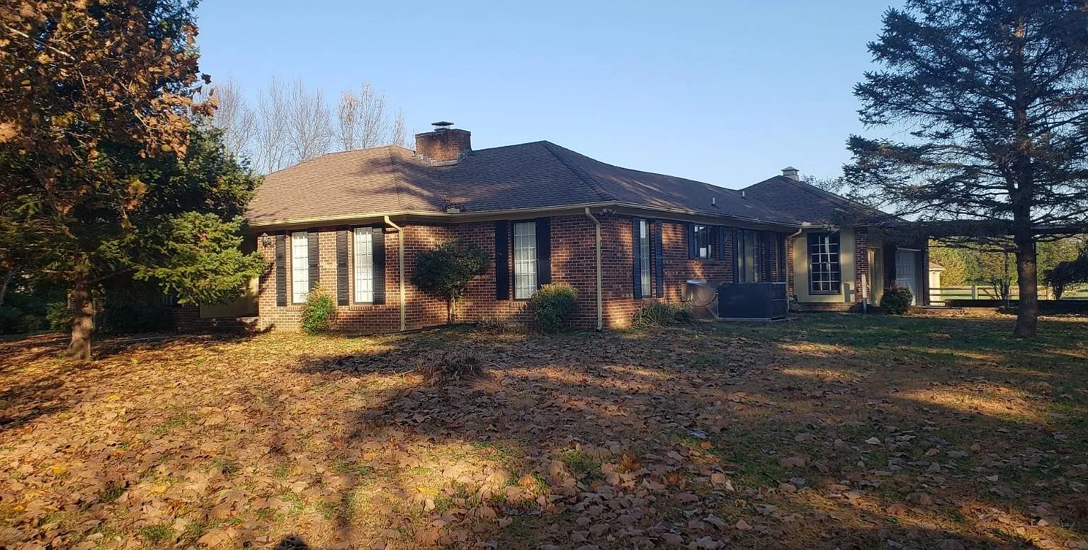 Country Living in the City*4 Bedrooms*Some Acreage Mowing included — Photo 1