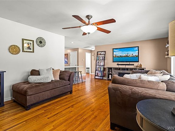5th image of 8434 Stringham Dr