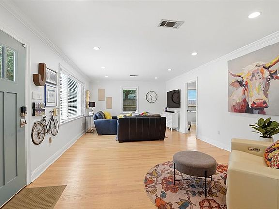 4th image of 6444 Milne Blvd