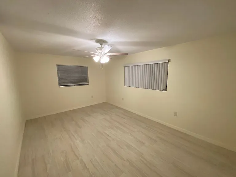 2385 Poinsettia Dr — Photo 12