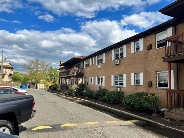 55 Gills Ln #39, Iselin, NJ 08830