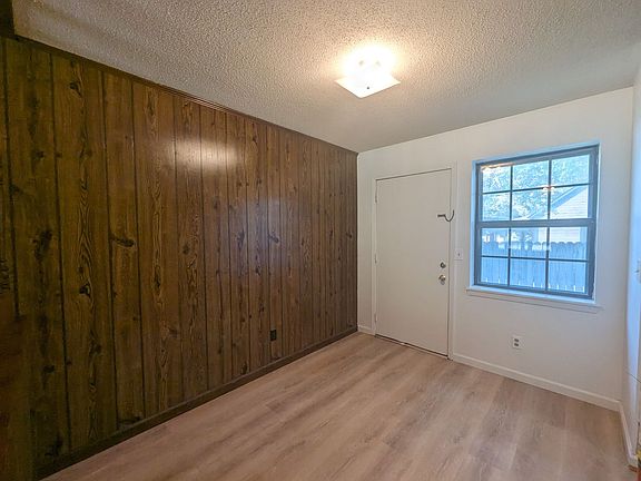 2nd image of 176 E Ross St #5