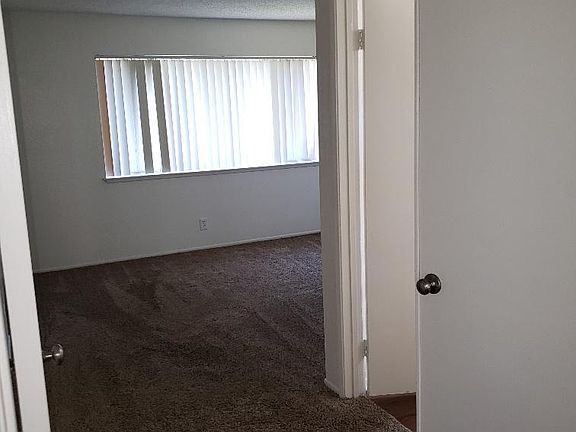5th image of 10021 Mignonette St