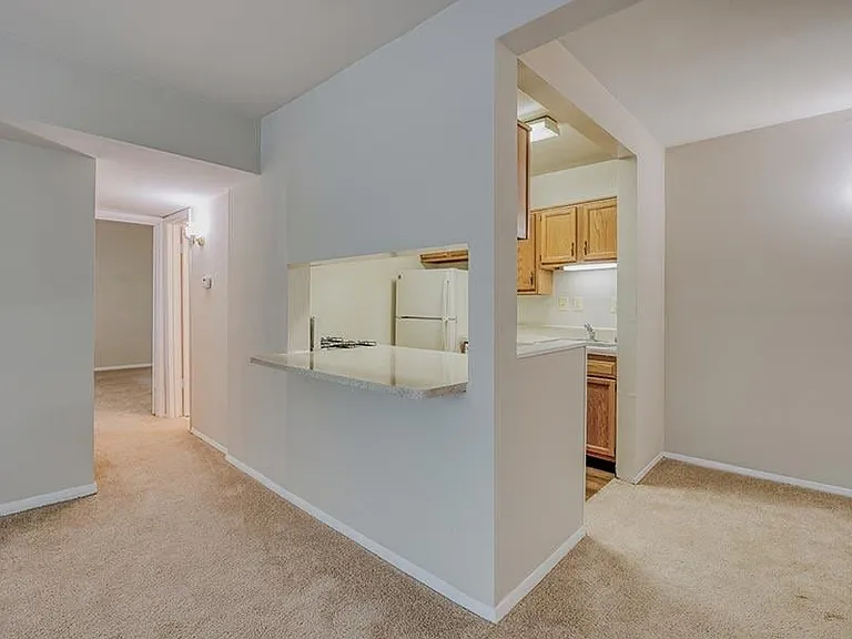 Rollingwood Apartments — Photo 7