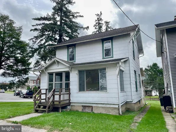 744 Center St, Millersburg, PA 17061