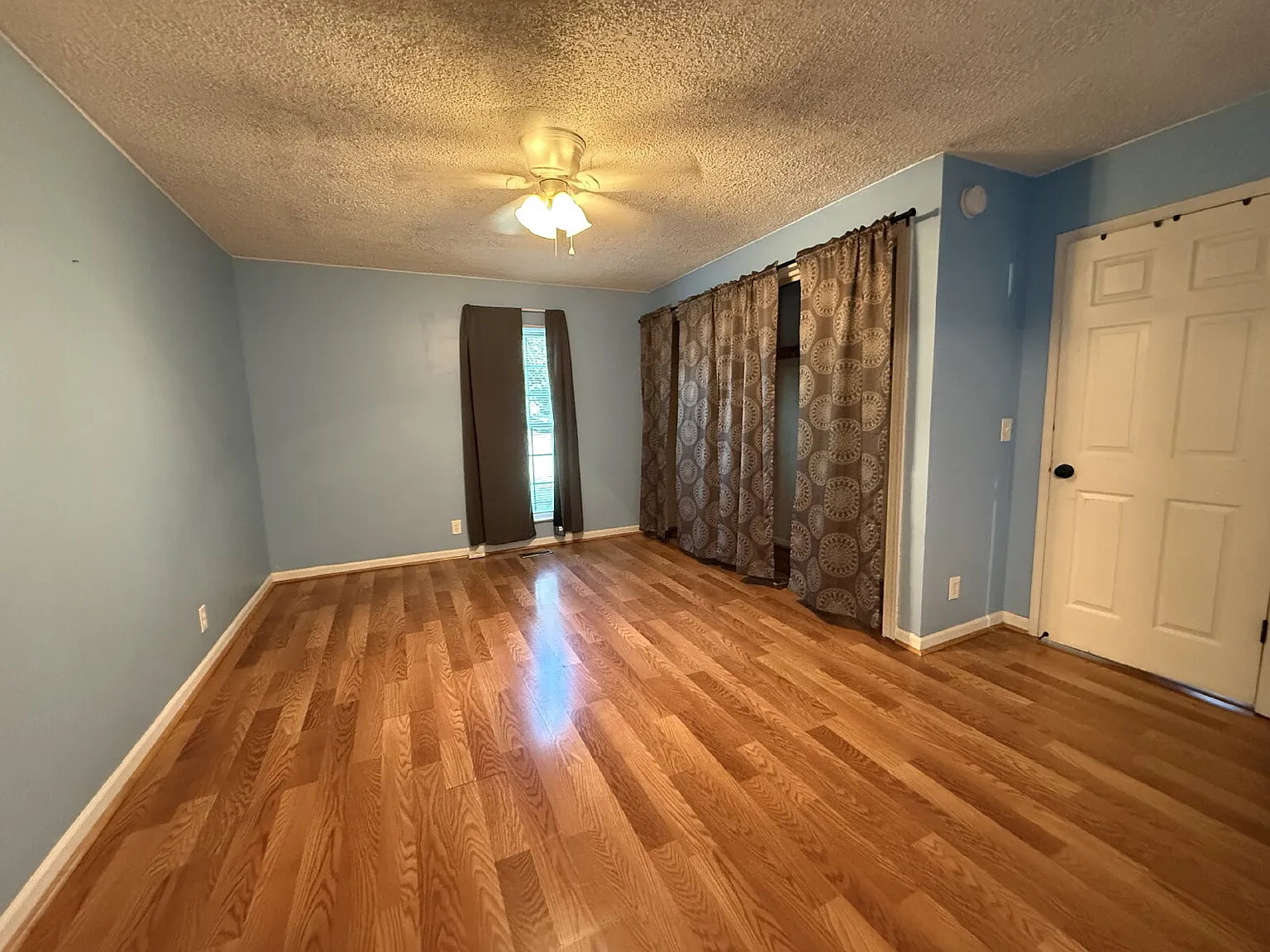 2 bed, 2.0 bath, 1074 sqft, $1,600 — Photo 2