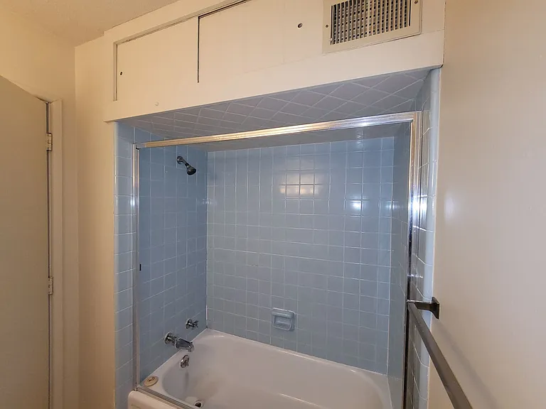 4509 Rushmore Dr NE — Photo 8
