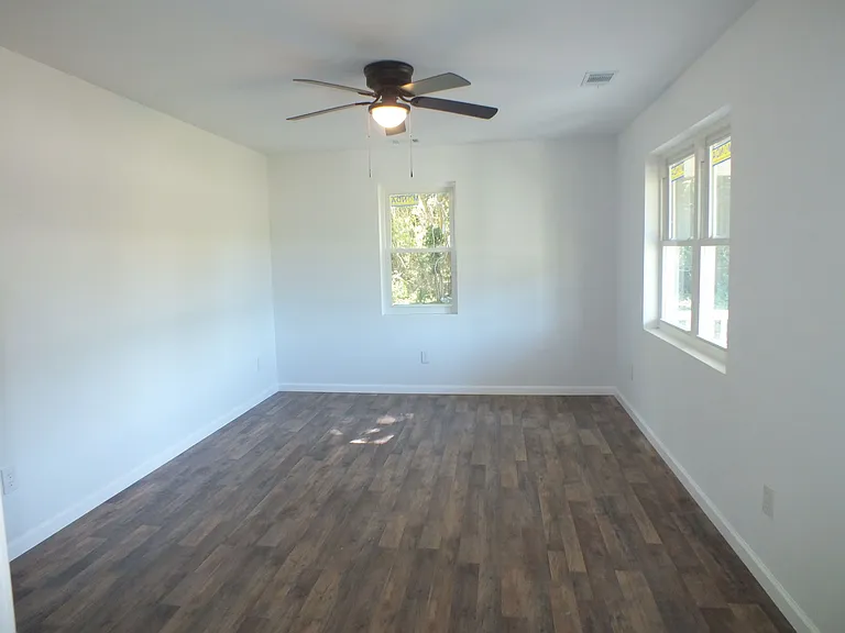 1256 Kings Hwy — Photo 4