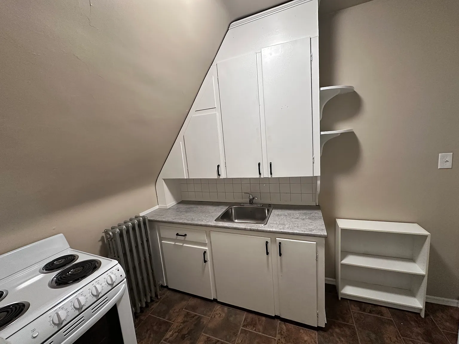 Studio, 350 sqft, $995 — Photo 4