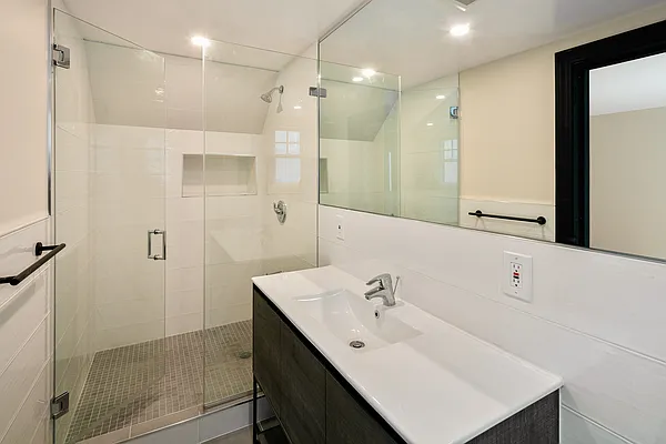 Rented by Compass | media 21