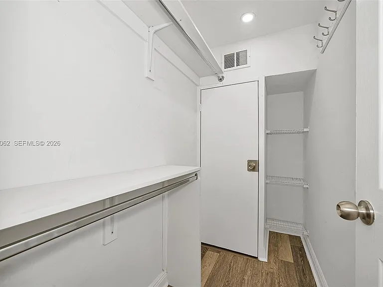 3524 SW 14th St — Photo 5