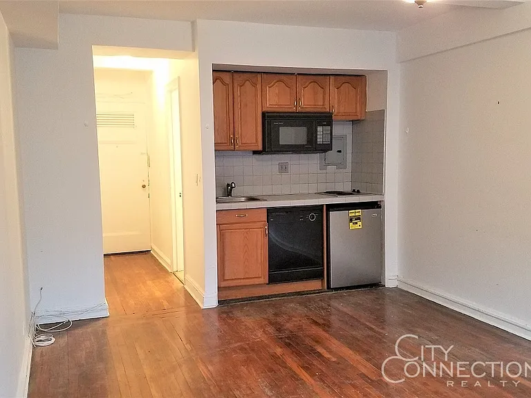320 E 42nd St #1217 — Photo 4