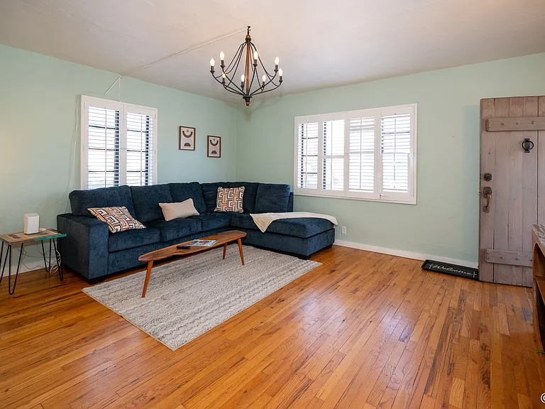 2620 E Lee St — Photo 4
