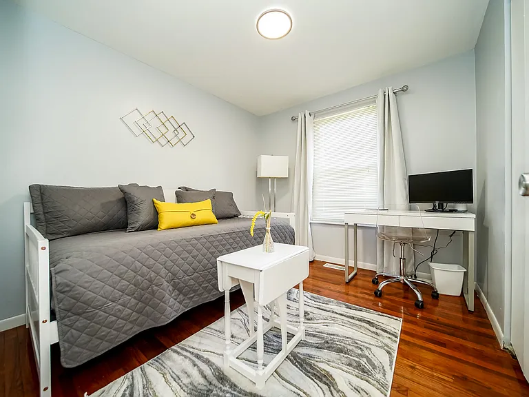 Hemlock Dr — Photo 17