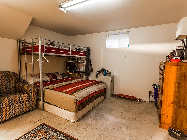 1100 Skyline Dr — Photo 29