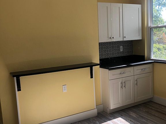 Kitchen with eat in bar