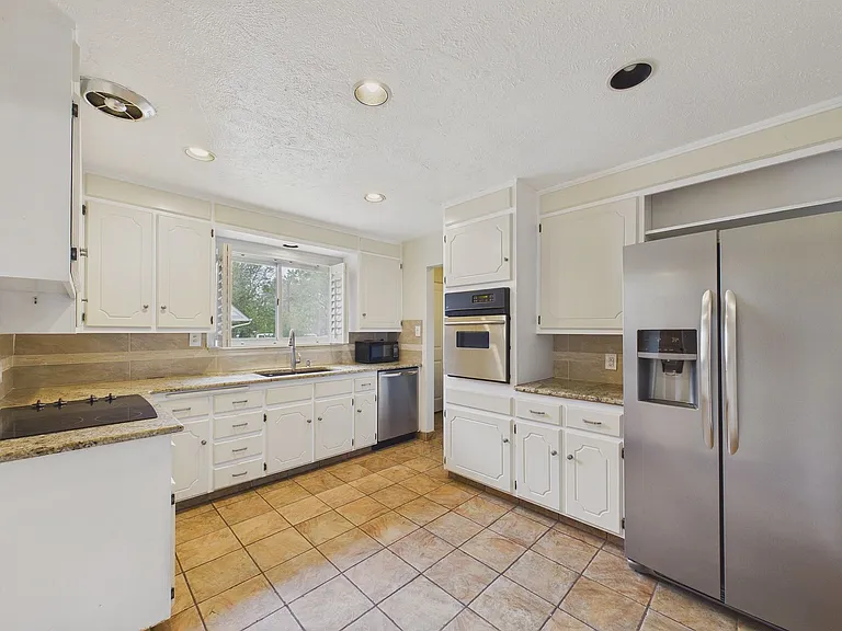 1695 E Cornell Ave — Photo 8