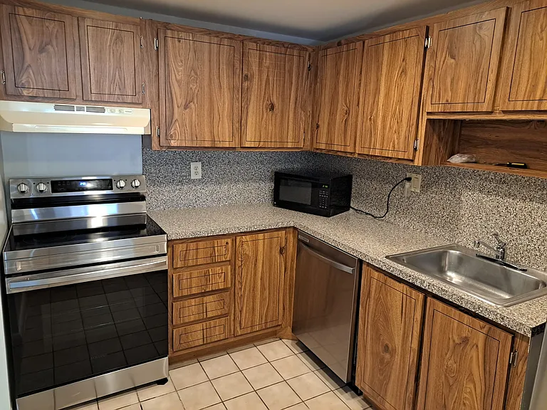 230 Lakeview Dr — Photo 13