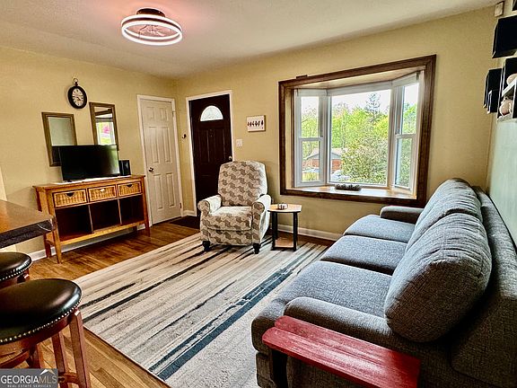 3rd image of 41 Pine Lane Dr