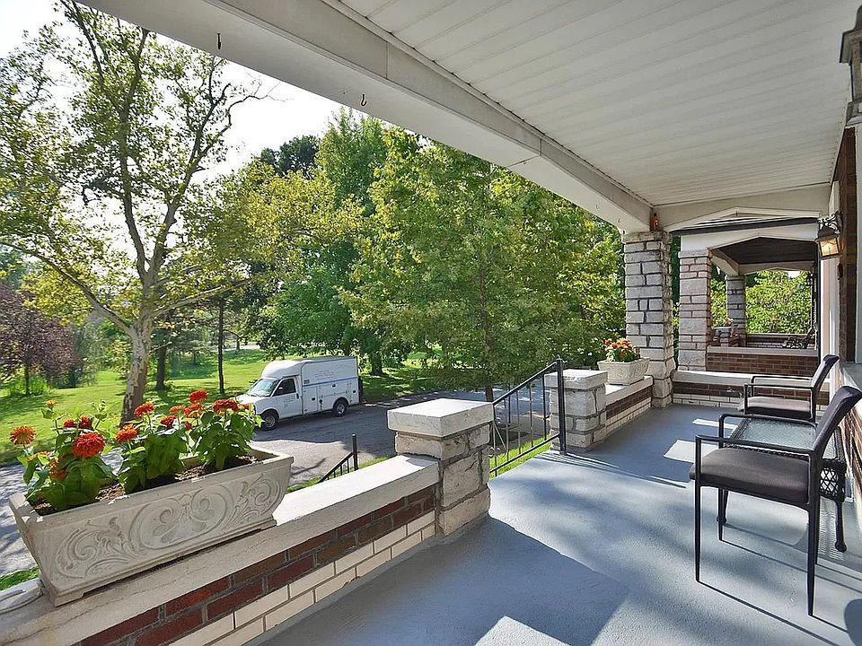 Spacious front porch w/ park views
