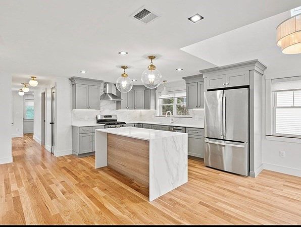 1st image of 85 Morton Ave #2