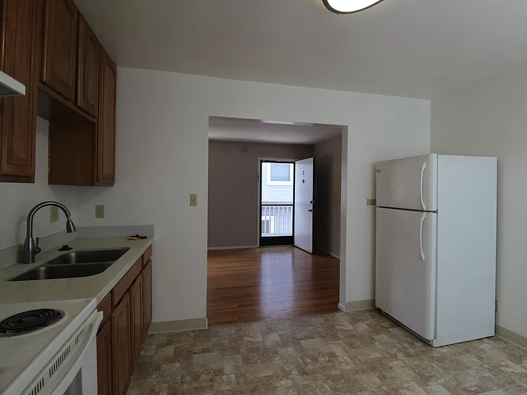 828 Taylor Ave #C — Photo 4
