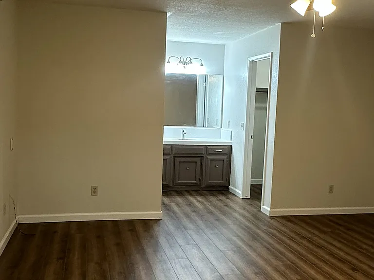 1610 Fir St — Photo 14