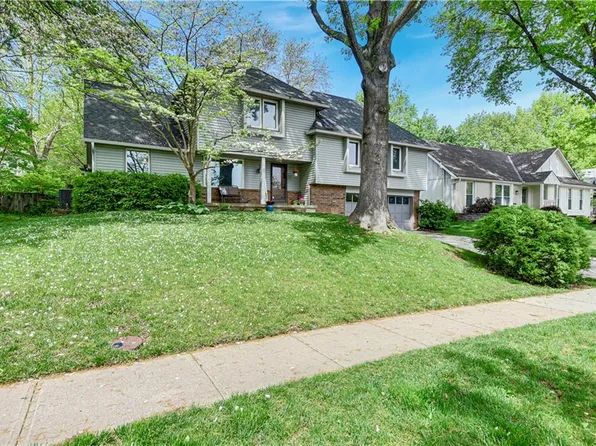 10136 Earnshaw St, Lenexa, KS 66215