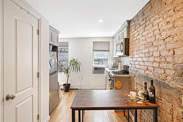 Rented by Avenues Real Estate | media 7