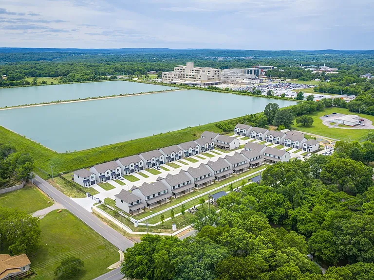 Rivercrest Residences — Photo 25