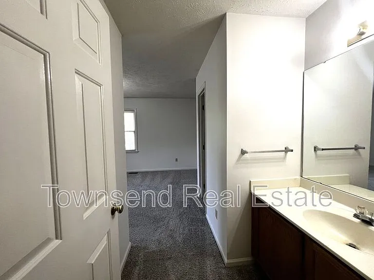 1044-2 Ancestry Dr — Photo 16