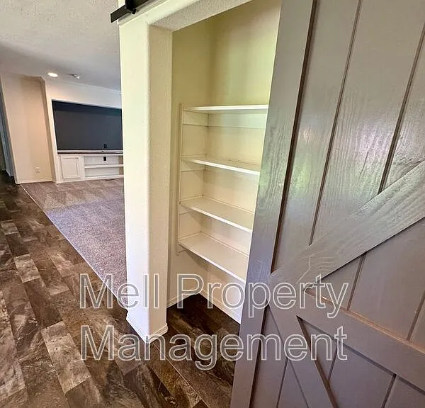 191 E Parkway Blvd — Photo 7