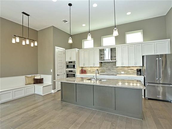 5th image of 13516 Galleria Cir