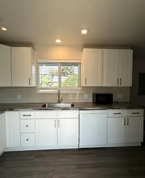 302 Van Trump Ave NE #B — Photo 5