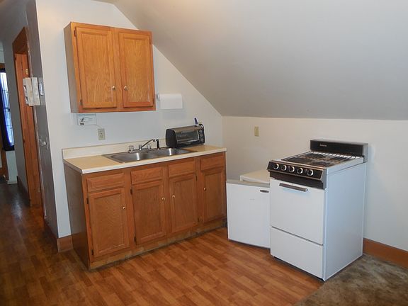 4th image of 70 Buck St