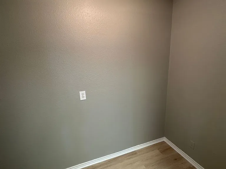 2310 W Hickory St — Photo 16