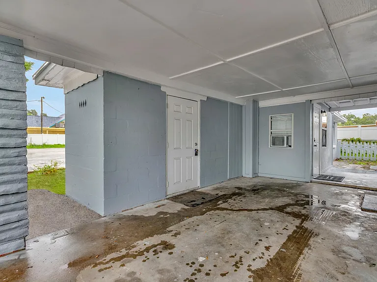 On-site laundry room (total 3 single-bedroom units on property)