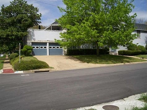 2nd image of 1735 Hulen St