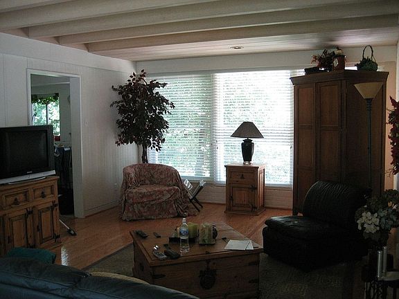 4th image of 8149 Gannon Ave