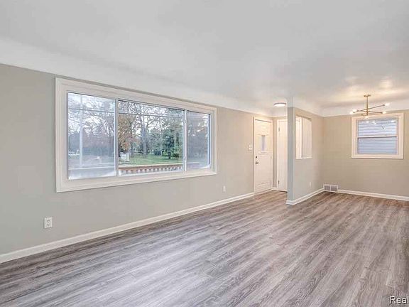 5th image of 710 E Woodward Heights Blvd