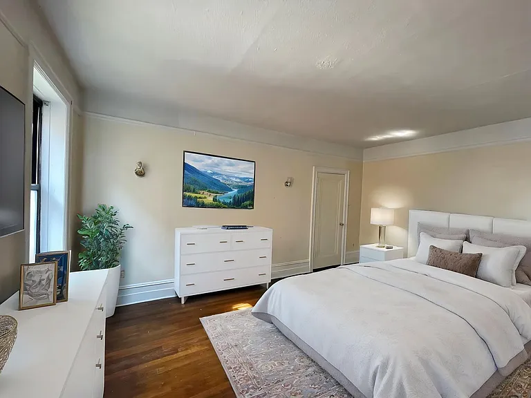 Sevilla Grande - Renovated Units at Journal Square Path — Photo 11