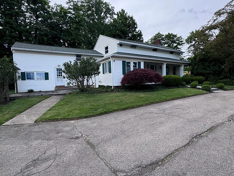 1253 Fairport Rd — Photo 5