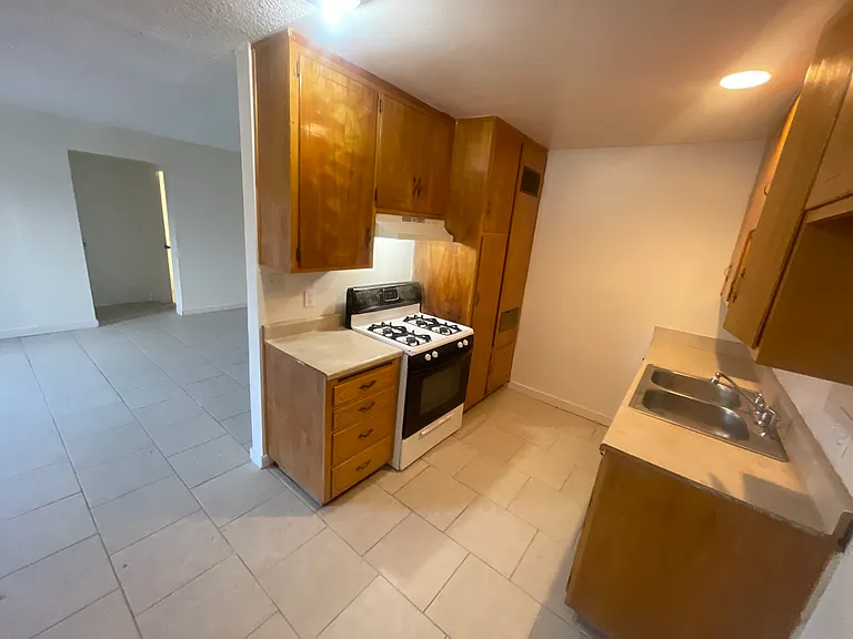 13243 Davenport St #2 — Photo 9