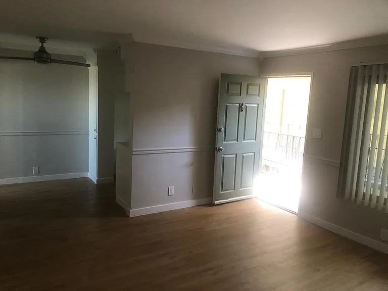 210 W Lemon Ave — Photo 8